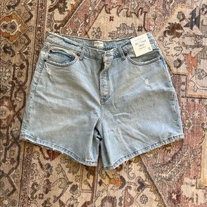 NWT shorts from Abercrombie. Size 34